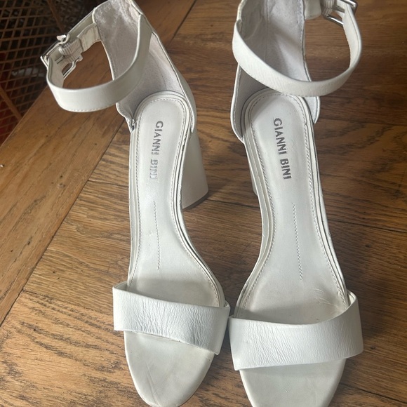 Gianni Bini Joenah Two Piece Ankle Strap Block Heel Dress Sandals White Size 8 - Picture 3 of 9